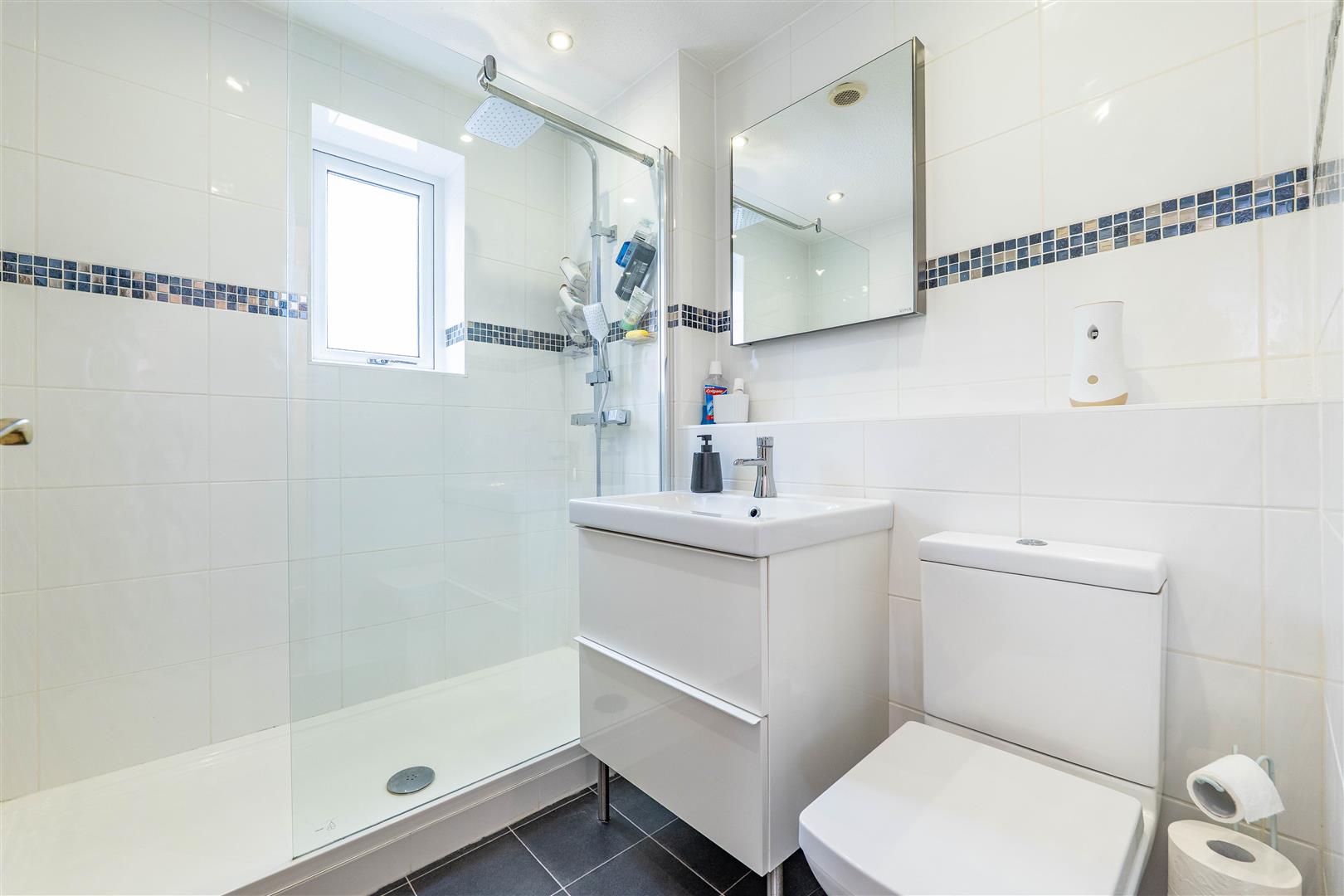 6 bed property in Cherry Wood, Preston